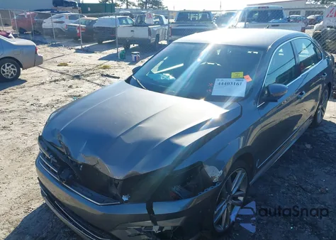 2017 Volkswagen Passat 1.8T R-Line z USA, uszkodzony, nr VIN 1VWDT7A36HC008279